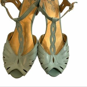 Seychelles Seaform Green T Strap Laser Cut Heels | Size 10